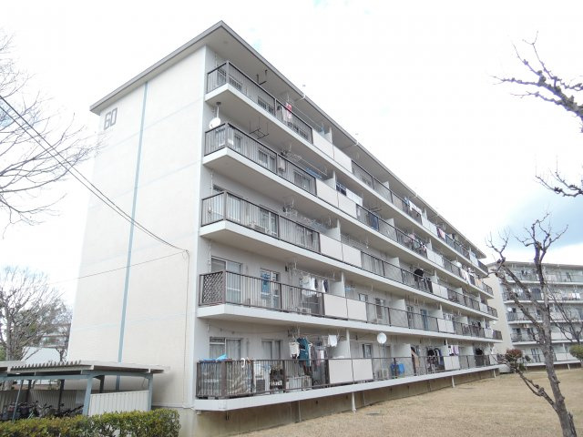 富田団地　73棟の外観