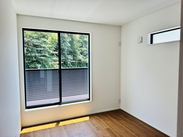 八王子市　絹ケ丘　新築一戸建ての子供部屋|～2階5.3帖の洋室　2面採光で明るく風通しの良いお部屋です～