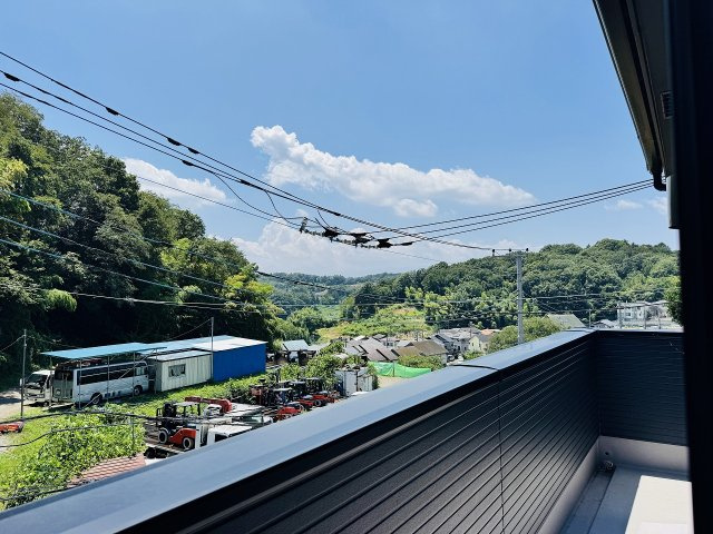 八王子市　絹ケ丘　新築一戸建てのバルコニー|～西側・南側の2面にバルコニーがあります～