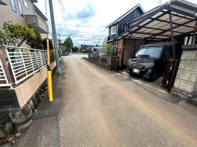 【前面道路含む現地写真】 | 相模原市緑区根小屋　カーポート　4LDK