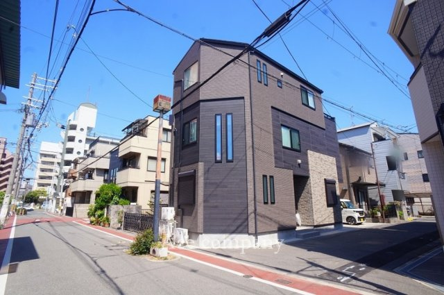 【前面道路含む現地写真】 | 平野区平野本町1丁目 | 開放感のある南東角住戸☆【南側幅員6ｍ×東側幅員4ｍ】