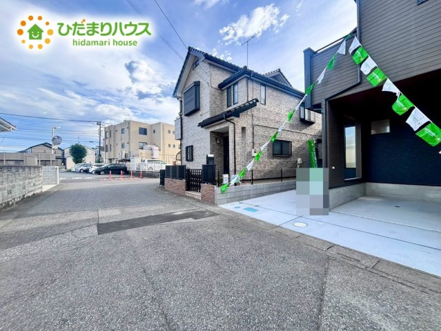 上尾市向山1丁目2期　新築戸建　ブルーミング01の前面道路含む現地写真