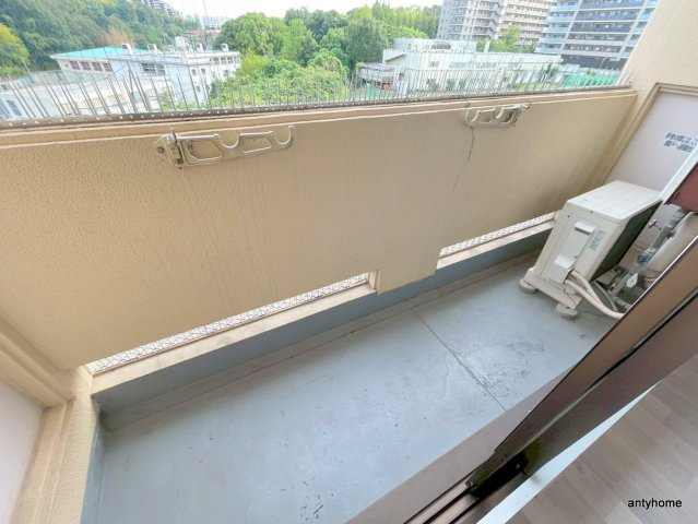 INOVE千里万博公園　仲介手数料無料のバルコニー