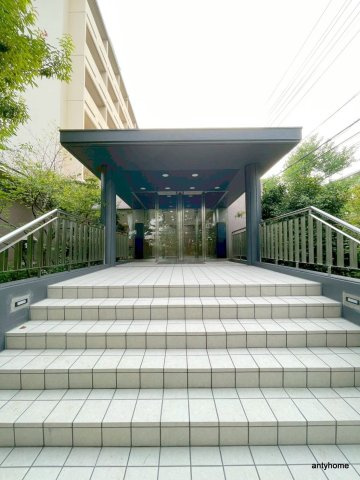 INOVE千里万博公園　仲介手数料無料のエントランス