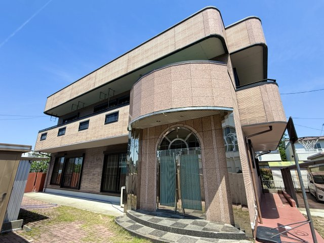 中央区新橋町の外観|洋館をおもわせるような柔らかな色合いの外観です。