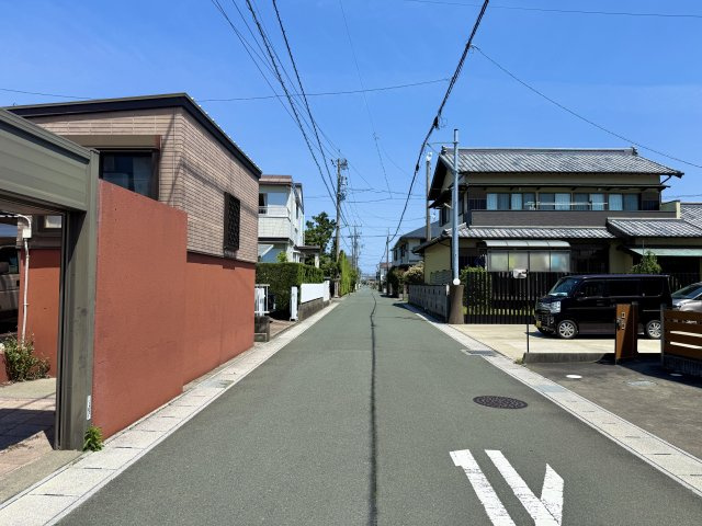 中央区新橋町の前面道路含む現地写真|物件東側の道路を南から北向きに撮影しました。こちらの通りはほとんど車通りが無いですよ。