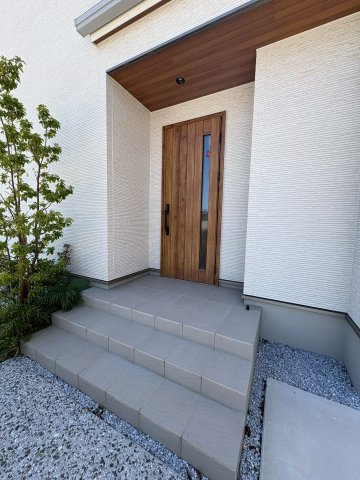 行橋市西宮市5丁目　新築一戸建ての玄関|オシャレなデザインの玄関♪
【行橋市　新築一戸建て】