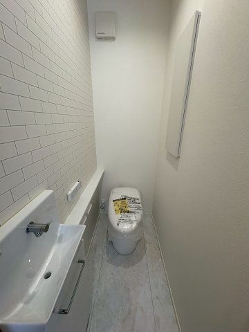 行橋市西宮市5丁目　新築一戸建てのトイレ|スタイリッシュなタンクレストイレ♪
【行橋市　新築一戸建て】