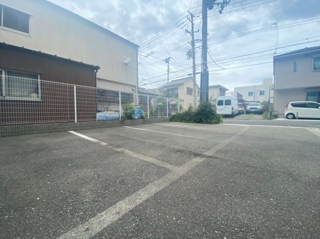 クレアドル須磨Ⅲの駐車場