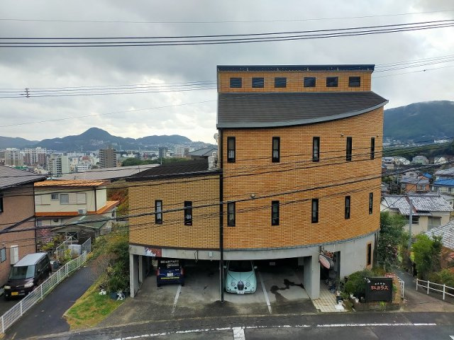 須佐町店舗付戸建て（4階建て9LDK） 佐世保市須佐町に佇む、ビジネス