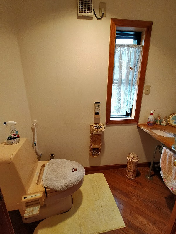 須佐町店舗付戸建て（4階建て9LDK）のトイレ