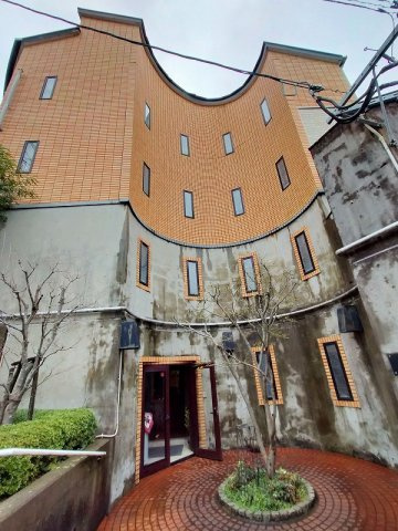 須佐町店舗付戸建て（4階建て9LDK）の外観