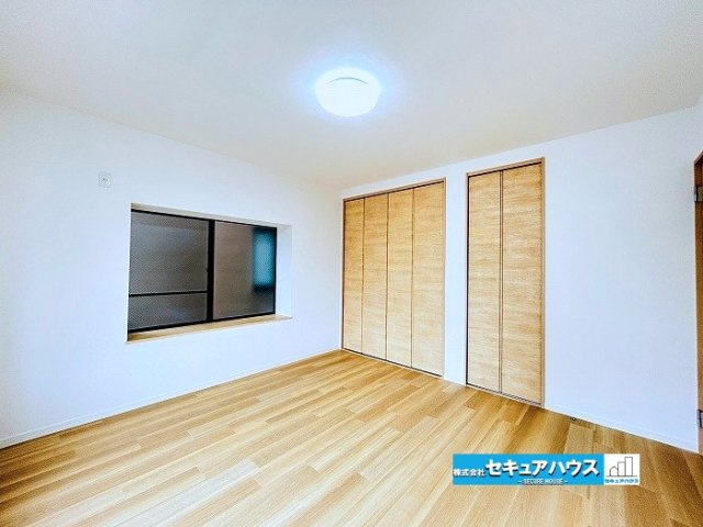 【中古戸建】名古屋市南区呼続1丁目の洋室|【洋室】
◆お子様のお部屋や主寝室、来客時の宿泊室、趣味のお部屋としてもご利用いただけます♪　　　　
◆2階に3部屋洋室の3LDKです。1人1人のプライベート空間を確保することができます。　　　　　　