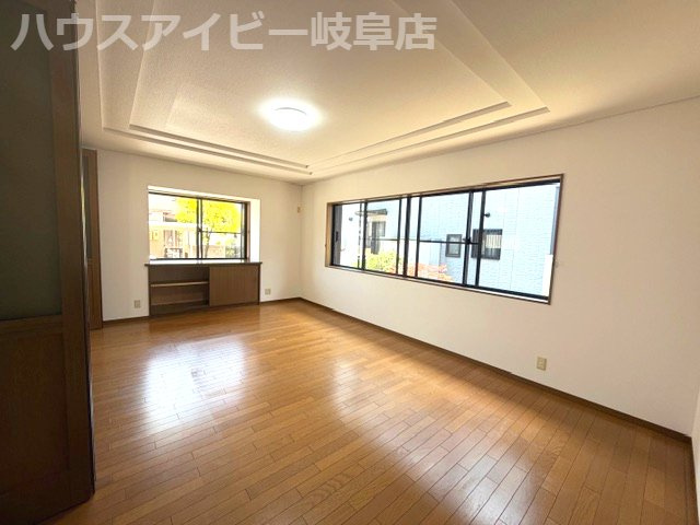 【居間・リビング】の画像
