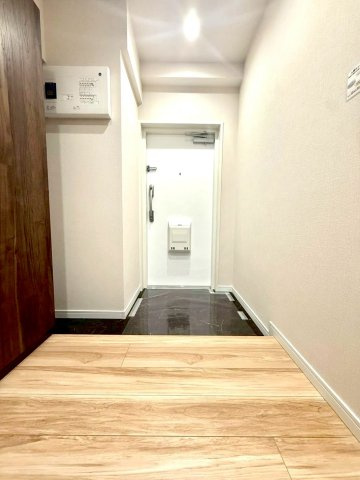 ドミール鶴見の玄関|来客を迎えるにふさわしい、整った印象の玄関空間です。