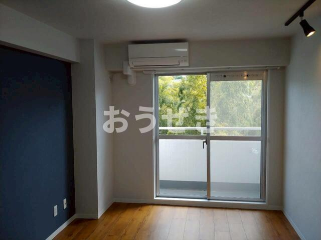グランデ三ツ沢の居間・リビング