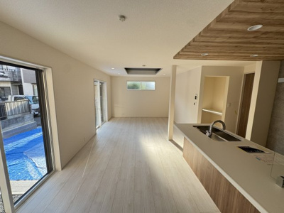 【居間・リビング】 | 枚方市楠葉丘1丁目　新築戸建て　