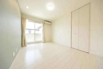  | 全洋室収納付きです。衣類や小… 