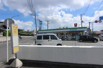 | ファミリーマートまで437m 