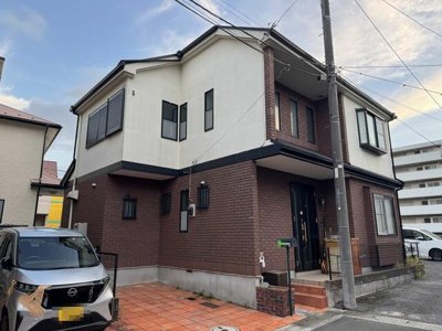 | 北西側道路より。