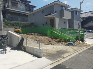 【前面道路含む現地写真】 | 京都市伏見区深草願成町　1号棟　新築戸建