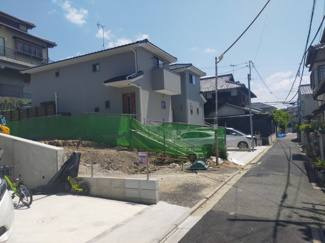 【前面道路含む現地写真】 | 京都市伏見区深草願成町　1号棟　新築戸建