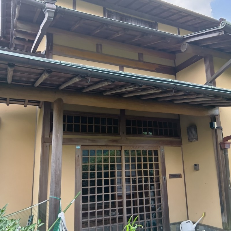 松瀬町邸宅の玄関