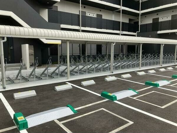 メイクス名駅太閤の駐車場