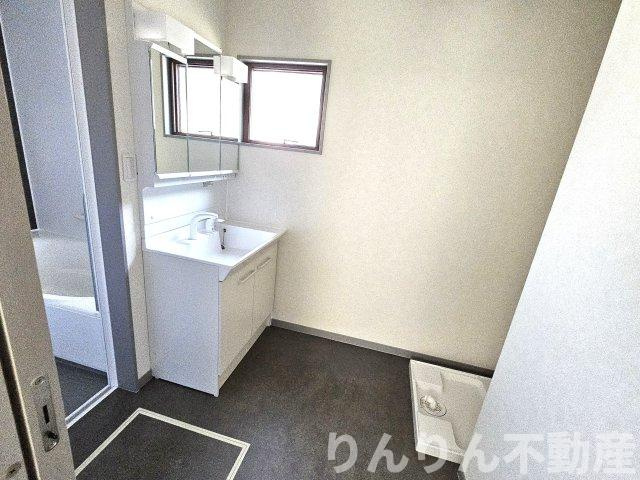 【独立洗面台】 | 独立洗面台、朝の身支度には欠かせません