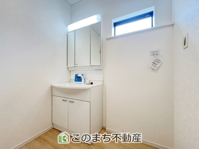 【洗面所】 | 下妻市鬼怒第7　 | シャンプードレッサーで朝の身支度♪伸びるホースでお掃除も簡単清潔です！
