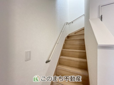 【設備】 | 下妻市鬼怒第7　 | 手すり付きで小さなお子様にも安心の階段スペースです☆
