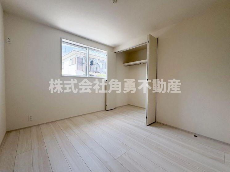 厚木市愛名　新築一戸建て　1号棟の内観：施工例|《施工例》洋室