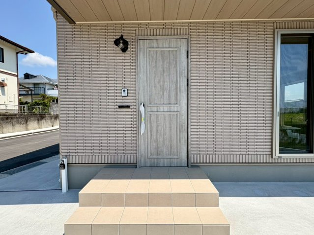 【長期優良住宅】南国市大そね甲1号地　新築一戸建ての玄関
