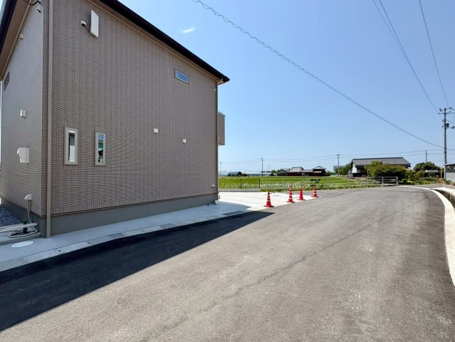 「長期優良住宅」南国市大そね甲1号地　新築一戸建ての前面道路含む現地写真