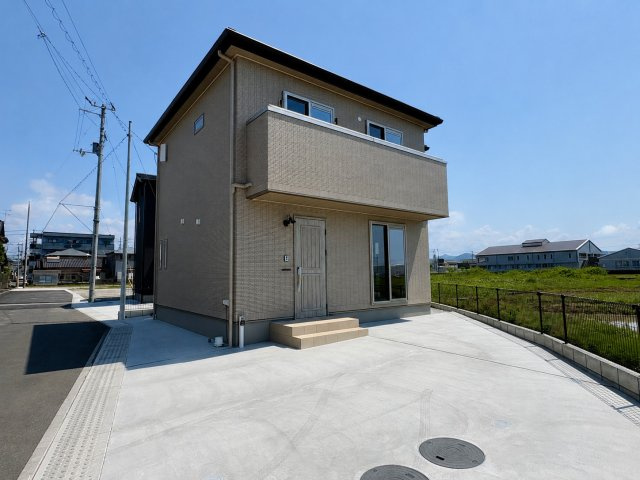 「長期優良住宅」南国市大そね甲1号地　新築一戸建ての外観|落ち着きあるモダン邸宅。光と風が通り抜ける、開放感あふれる住まい♪