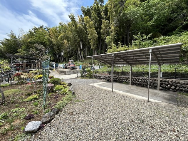 あきる野市草花中古戸建の駐車場
