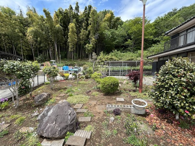 あきる野市草花中古戸建の庭