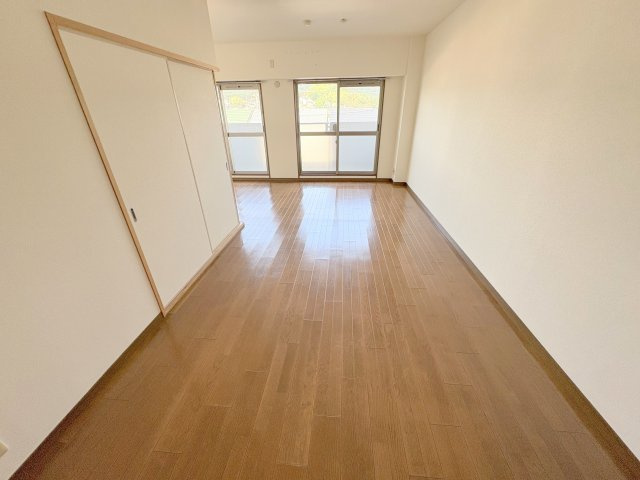 生駒市壱分町の賃貸マンションの居間・リビング