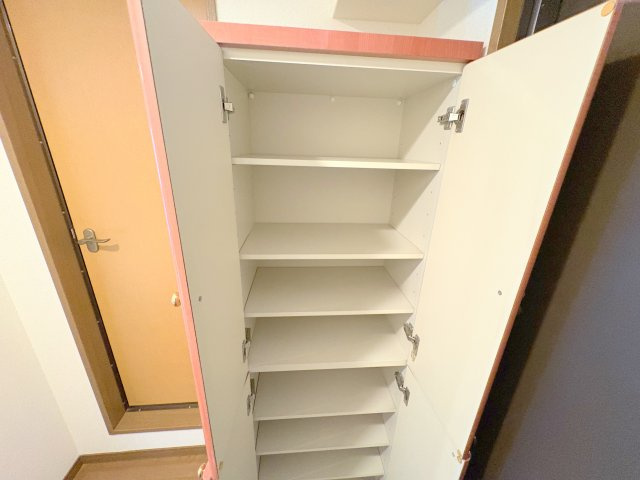 生駒市壱分町の賃貸マンションの収納