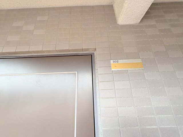 生駒市壱分町の賃貸マンションのエントランス