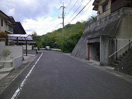 安芸区中野東1丁目の前面道路含む現地写真