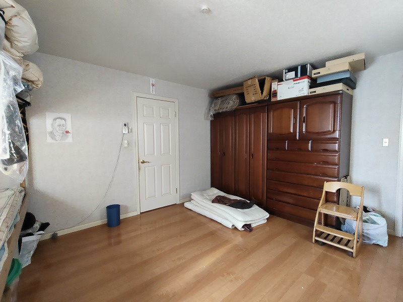 黒髪町一戸建（3階建5LDK）の洋室|１Ｆ洋室１０帖