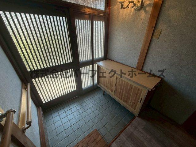津田元町3丁目戸建　賃貸の玄関|ゆったりとした玄関です