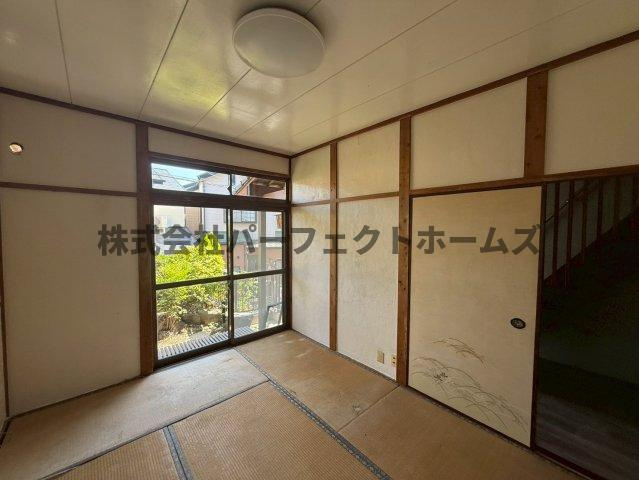 津田元町3丁目戸建　賃貸の和室|明るい和室です