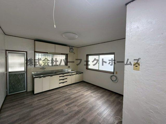 津田元町3丁目戸建　賃貸の居間・リビング|ゆったりとした居間です