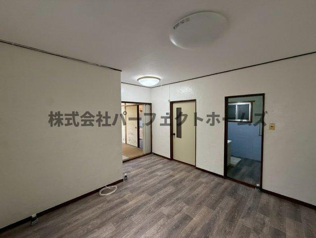 津田元町3丁目戸建　賃貸の居間・リビング|ゆったり過ごせる居間です