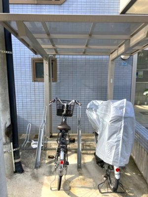 【その他共用部分】 | エクセラージュ | 屋根付きの駐輪場があるので雨が降っても安心です☆自転車はちょっとした移動手段に便利ですよね！