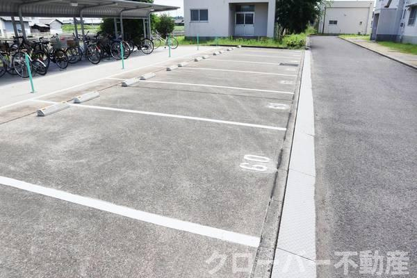 ビレッジハウス大野原2号棟の駐車場