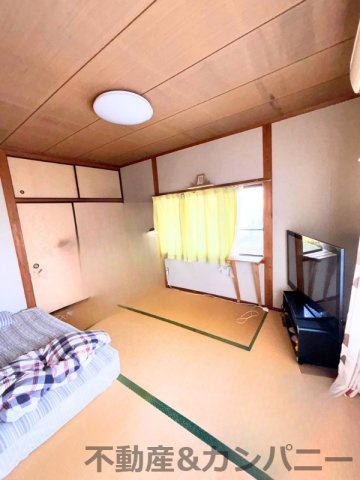 勝岡町の中古のおうち　松山市勝岡町中古戸建の玄関|ゆったりとした玄関です