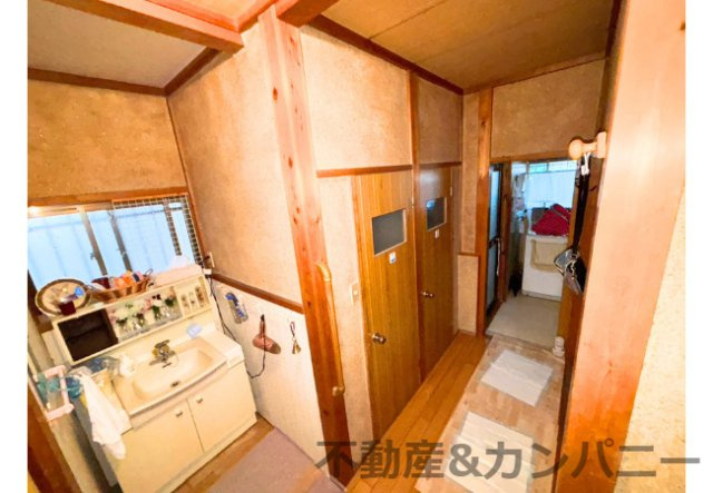 勝岡町の中古のおうち　松山市勝岡町中古戸建のトイレ|1階トイレです。1階には2個トイレがついています。